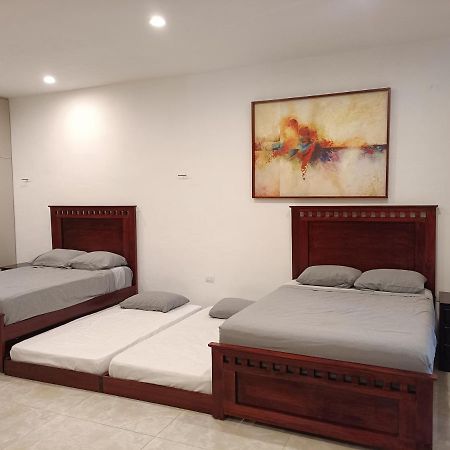 Casa Hector, Con Jacuzzi, Cerca Del Foro Gnp. Mérida Exterior foto