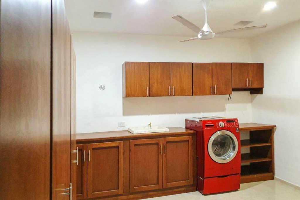 Casa Hector, Con Jacuzzi, Cerca Del Foro Gnp. Mérida Exterior foto