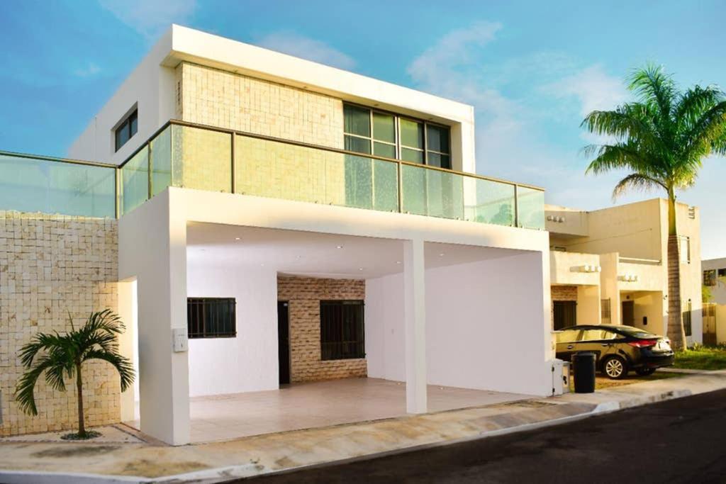 Casa Hector, Con Jacuzzi, Cerca Del Foro Gnp. Mérida Exterior foto