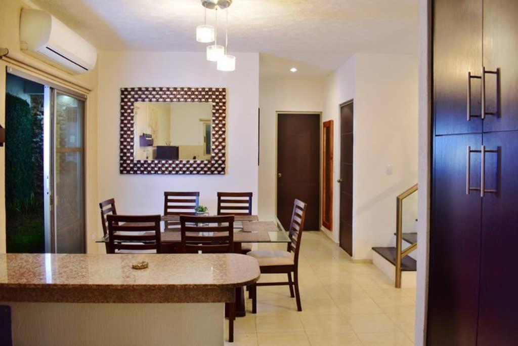 Casa Hector, Con Jacuzzi, Cerca Del Foro Gnp. Mérida Exterior foto