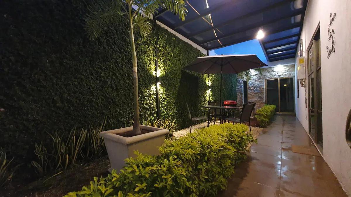 Casa Hector, Con Jacuzzi, Cerca Del Foro Gnp. Mérida Exterior foto