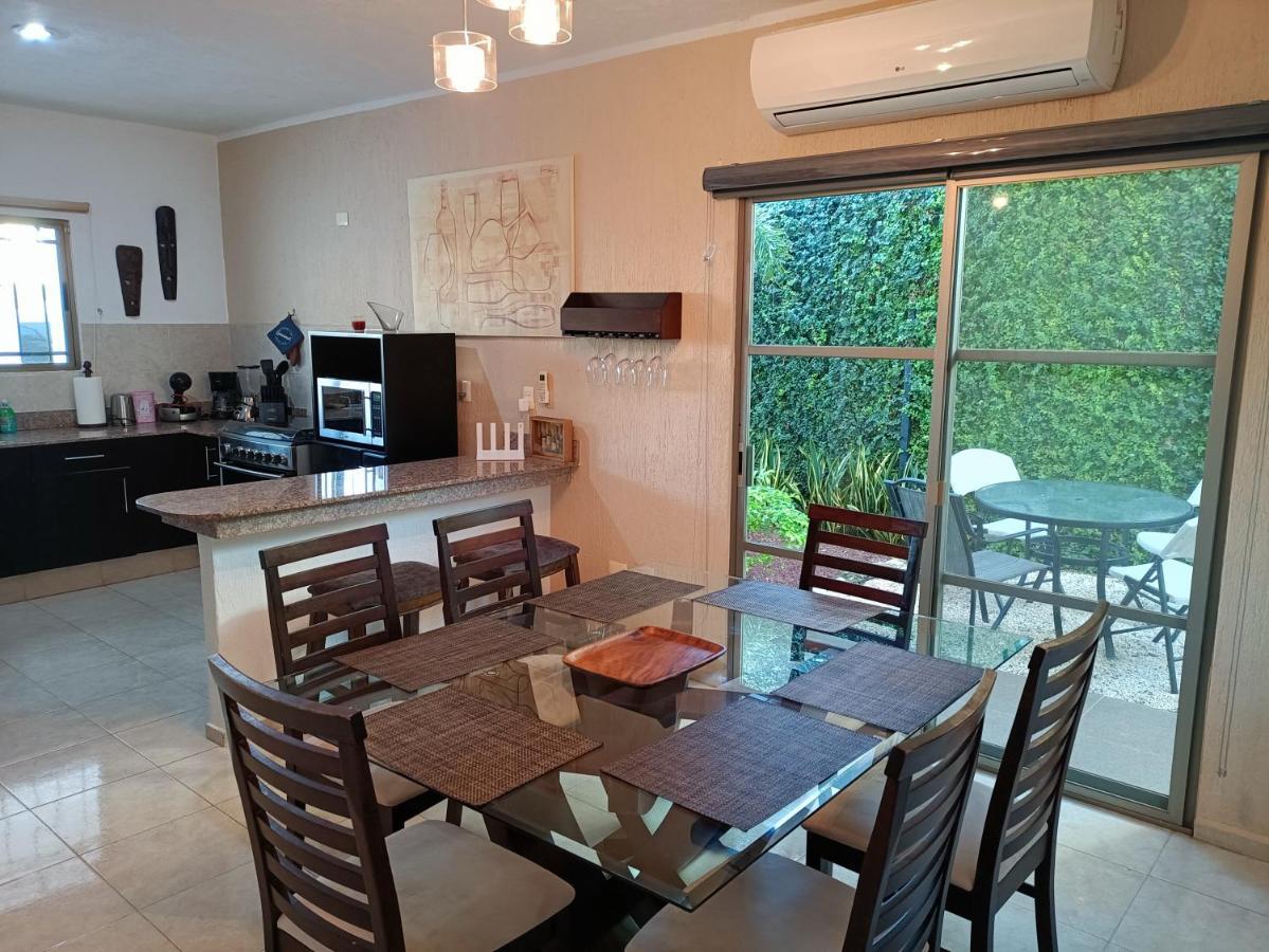 Casa Hector, Con Jacuzzi, Cerca Del Foro Gnp. Mérida Exterior foto