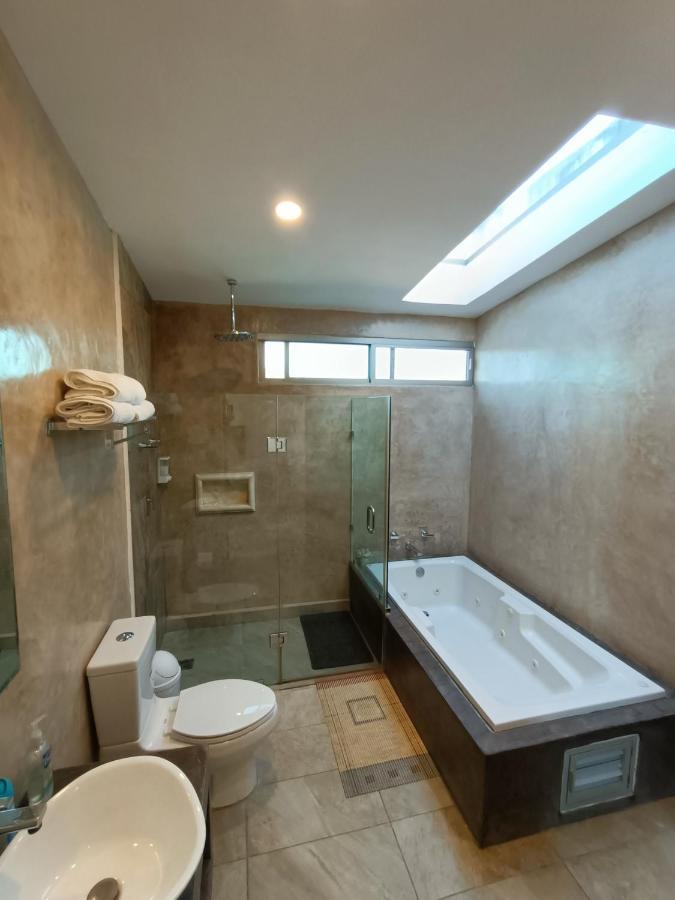 Casa Hector, Con Jacuzzi, Cerca Del Foro Gnp. Mérida Exterior foto