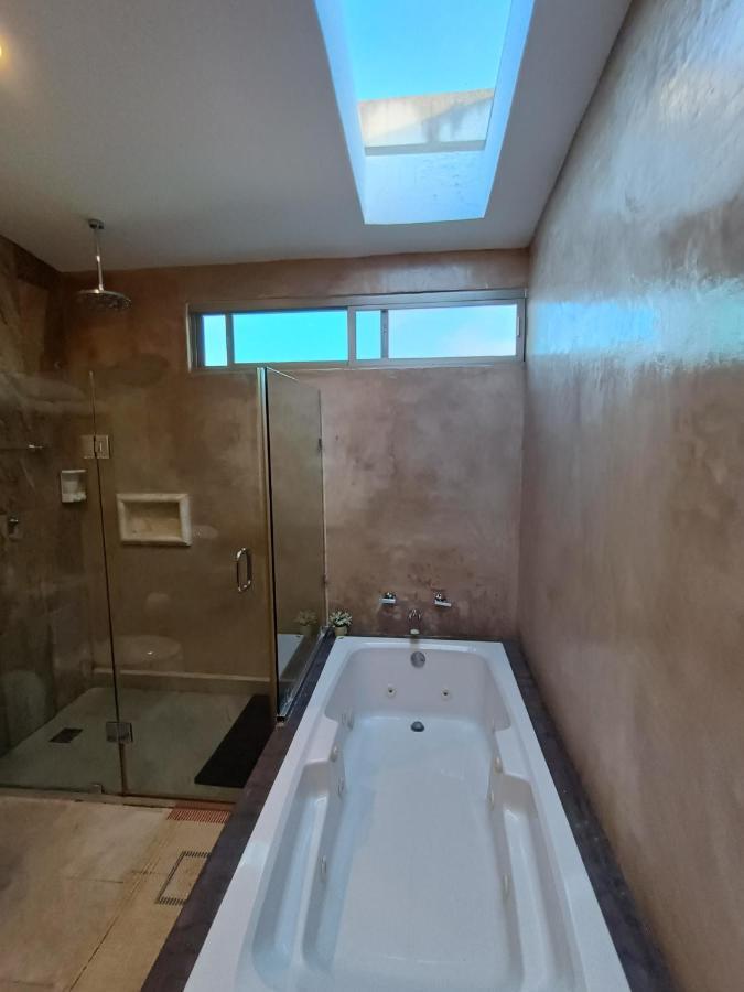 Casa Hector, Con Jacuzzi, Cerca Del Foro Gnp. Mérida Exterior foto